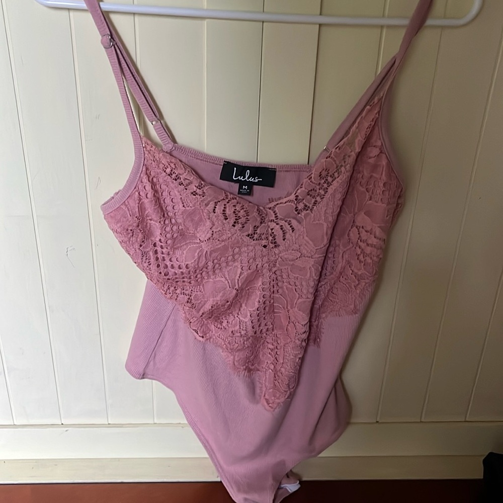 Lulu’s dusty pink bodysuit